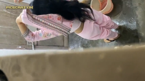 Bhabhi_take_shawer_full_nude_in_bathroom_00-04ebb59656823849ab.png