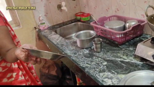 Desi_Bhabhi_was_working_in_the_kitchen_when_the_servant_fucked_her_00-03.png