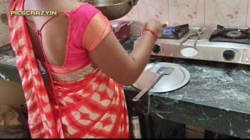 Desi_Bhabhi_was_working_in_the_kitchen_when_the_servant_fucked_her_01-12.png
