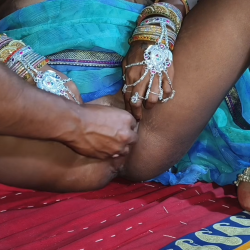 VS--DevarnepadosibhabhikechutmetellagakepurahanthghussadiyachudakrauntynechutmehanthdalwakechutsemaalgirayafeatSumang121biharEroticaIndianPornstarThreesomeHandjobHDPornxHamster-953