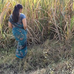 devar-ne-komar-ko-khet-me-pakda-ghar-par-choda-13