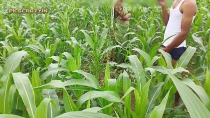 jeth-ji-ne-khet-me-kam-karte-hue-choda-3.jpg