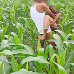 jeth-ji-ne-khet-me-kam-karte-hue-choda-5